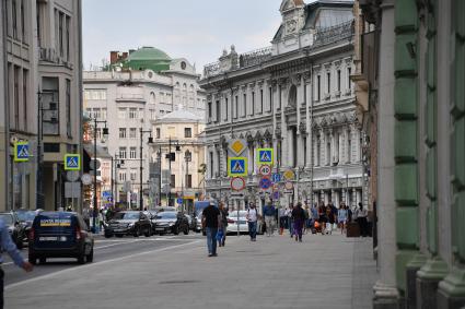 Москва. Вид  на улицу Ильинка.