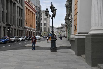 Москва. Вид  на улицу Ильинка.