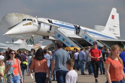 Московская область. Посетители на Международном авиационно-космическом салоне МАКС-2019.