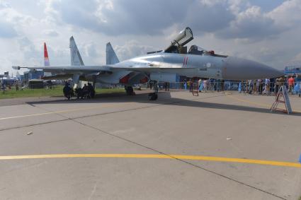 Московская область. Российский многоцелевой истребитель Су-35С на Международном авиационно-космическом салоне МАКС-2019.