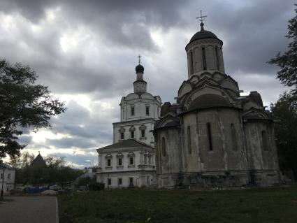 Москва. Вид на Спасо-Андроников монастырь.