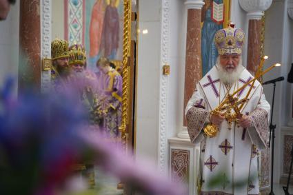 Самара. Патриарх Московский и Всея Руси Кирилл  во время литургии и освящения Софийского собора.