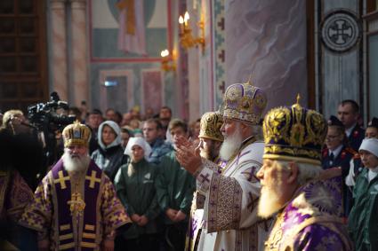 Самара. Патриарх Московский и Всея Руси Кирилл  во время литургии и освящения Софийского собора.