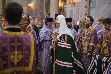 Самара. Патриарх Московский и Всея Руси Кирилл  во время литургии и освящения Софийского собора.