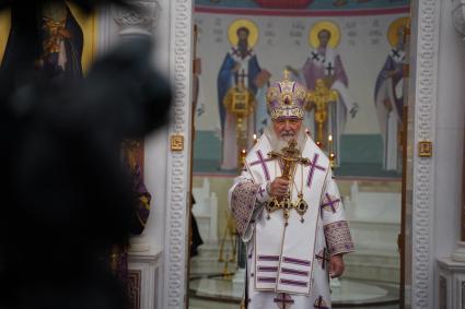 Самара. Патриарх Московский и Всея Руси Кирилл  во время литургии и освящения Софийского собора.