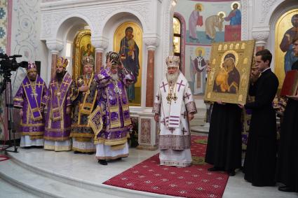 Самара. Патриарх Московский и Всея Руси Кирилл  во время литургии и освящения Софийского собора.