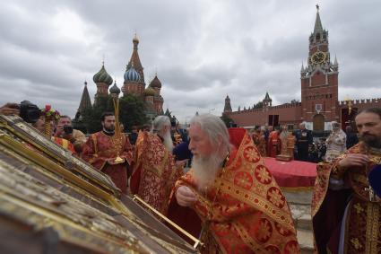 Москва. Торжественный молебен памяти святого пророка Илии на Лобном месте в честь празднования Дня Воздушно-десантных войск на Красной площади.