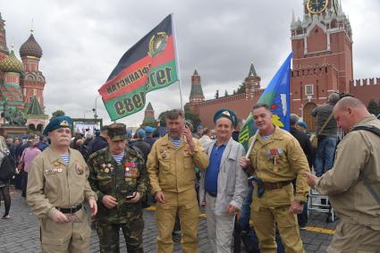 Москва. Во время  празднования Дня Воздушно-десантных войск на Красной площади..