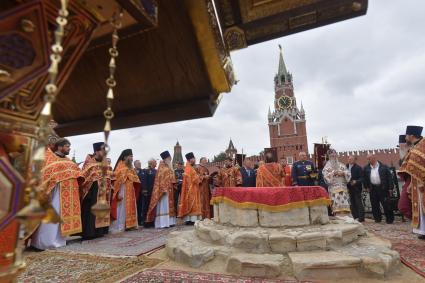 Москва. Торжественный молебен памяти святого пророка Илии на Лобном месте в честь празднования Дня Воздушно-десантных войск на Красной площади.