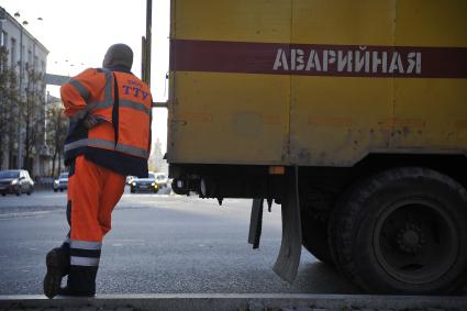 Екатеринбург. Машина аварийной службы \'Горттранс\' на месте аварии