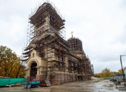 Москва. Вид на строящийся храм Спиридона Тримифунского на Большой Академической.