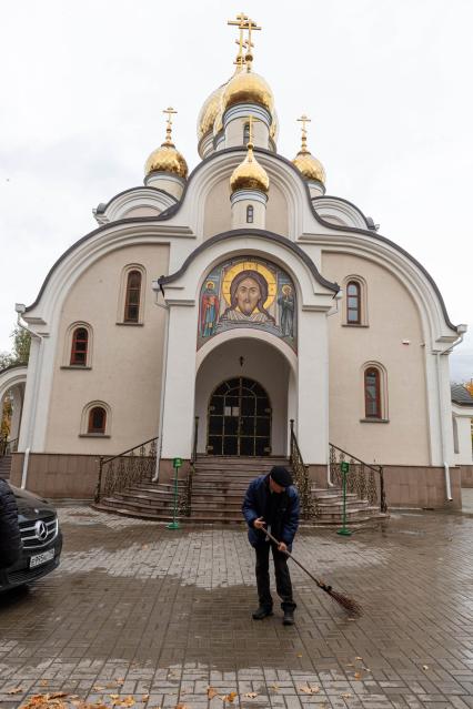Москва. Храм Матроны Московской на улице Софьи Ковалевской.