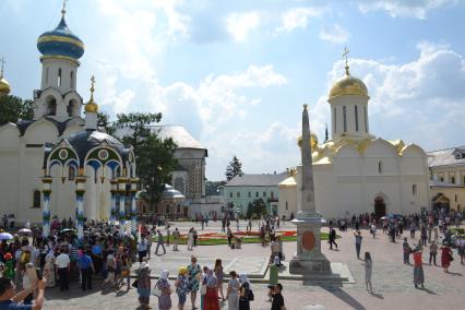 Московская область, Сергиев Посад. Вид на  Соборную площадь Троице-Сергиевой лавры.