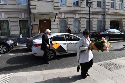 Москва.   Мать и отец Константина Богомолова  Ольга Ульянова и  Юрий Богомолов  во время  свадьбы  режиссера Константина Богомолова и телеведущей Ксении Собчак.