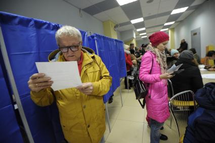 Екатеринбург. Общегородской опрос горожан о месте строительства храма святой Екатерины. В мае 2019 из-за решения властей строить храм на месте сквера у драматичкого театра произожли массовые протесты, после чего было принято решение о проведении опроса.