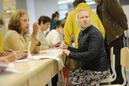 Екатеринбург. Общегородской опрос горожан о месте строительства храма святой Екатерины. В мае 2019 из-за решения властей строить храм на месте сквера у драматичкого театра произожли массовые протесты, после чего было принято решение о проведении опроса.