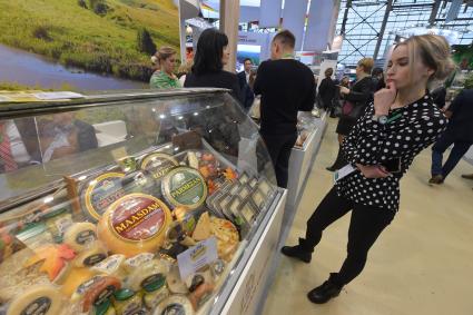 Москва.  Молочная продукция  на 21-й Российской агропромышленной выставке `Золотая осень- 2019` на ВДНХ.