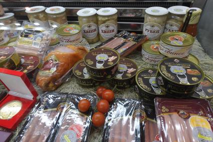 Москва. Мясная продукция на 21-й Российской агропромышленной выставке `Золотая осень- 2019` на ВДНХ.