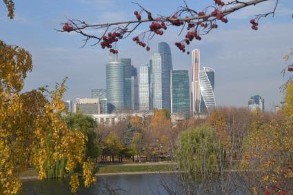 Москва.   Вид на Московский международный деловой центр `Москва-Сити`.