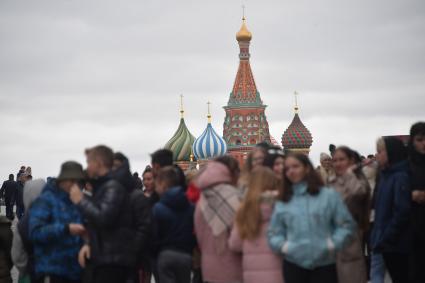 Москва.  Дети на Красной площади.