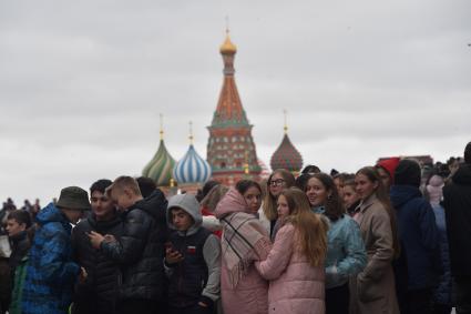 Москва.  Дети на Красной площади.