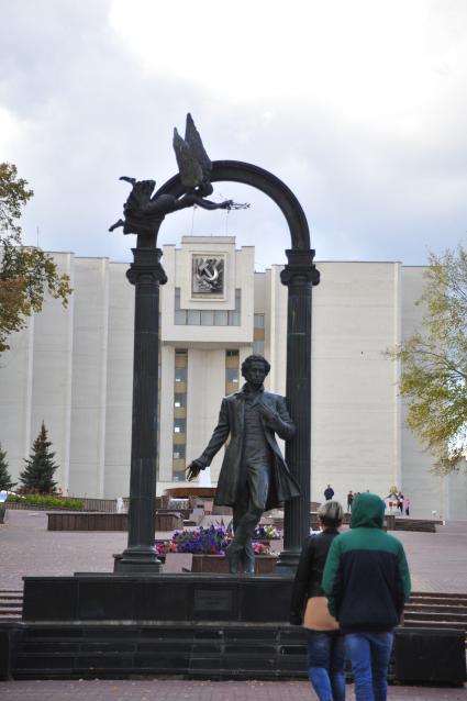 Саранск. Памятник А.С. Пушкину на улице Московская.