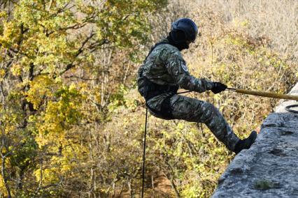 Ставрополь. Боец отряда `Гром` во время  учений.