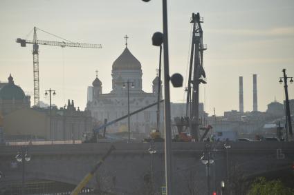 Москва. Вид на Храм Христа Спасителя.