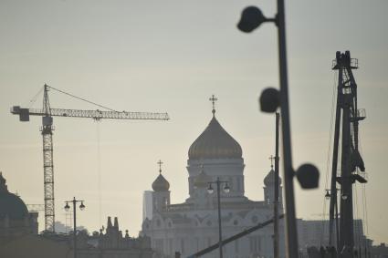 Москва. Вид на Храм Христа Спасителя.