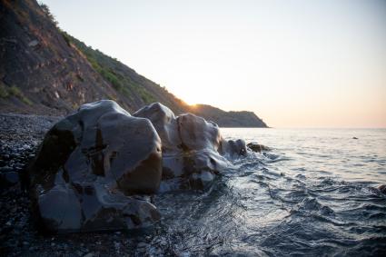 Крым. Вид на пляж Южного берега Крыма.