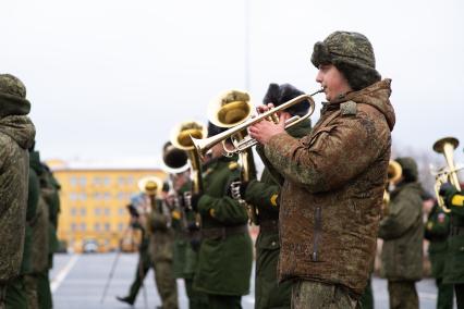 Самара. Военный оркестр во время марша юнармейцев в память  о конструкторе  стрелкового  оружия  Михаиле Калашникове на площади Куйбышева.