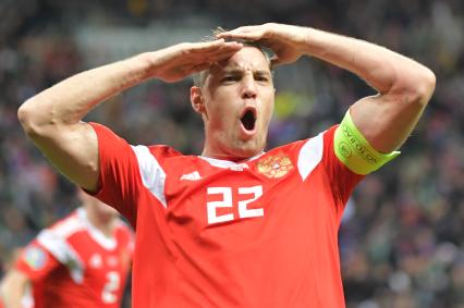 Москва. Игрок сборной России Артем Дзюба # 22 во время отборочного матча чемпионата Европы по футболу между сборными России и Шотландии.