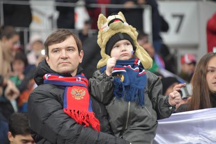 Москва. Болельщики сборной России перед началом отборочного матча чемпионата Европы по футболу между сборными России и Шотландии.