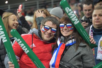 Москва. Болельщики сборной России перед началом отборочного матча чемпионата Европы по футболу между сборными России и Шотландии.