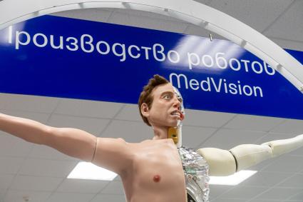 Казань.  Производственный цех предприятия `Эйдос Медицина` по изготовлению роботов-пациентов для медицинских целей.