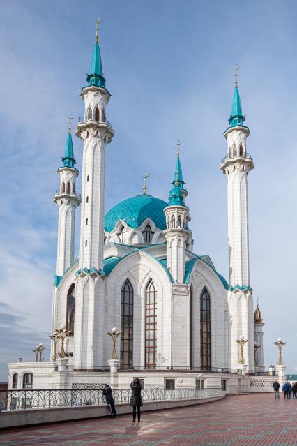 Казань.  Вид на мечеть Кул-Шариф на территории  Казанского Кремля.