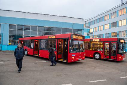 Казань.  Минские автобусы МАЗ на автотранспортном предприятии Казани.