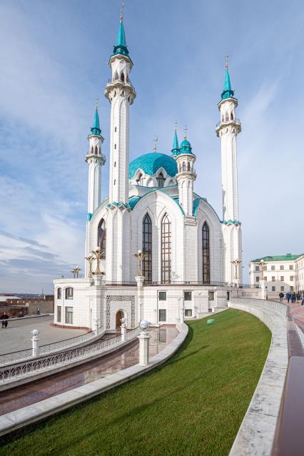 Казань. Вид на мечеть Кул-Шариф на территории Казанского Кремля.
