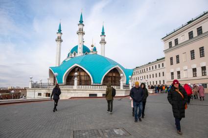 Казань. Вид на мечеть Кул-Шариф на территории Казанского Кремля.