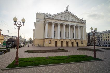 Казань.  Вид на Татарский академический государственный театр оперы и балета им. М.Джалиля.