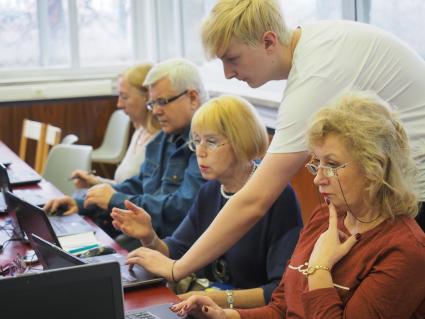 Москва.  Люди пенсионного возраста во время проведения фестиваля  `Young Old: новые старшие`.