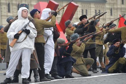 Москва. Участники торжественного марша, посвященного 78-й годовщине военного парада 1941 года, на Красной площади.