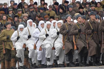 Москва. Участники торжественного марша, посвященного 78-й годовщине военного парада 1941 года, на Красной площади.