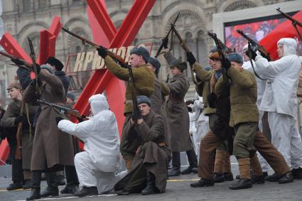 Москва. Участники торжественного марша, посвященного 78-й годовщине военного парада 1941 года, на Красной площади.