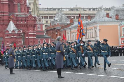 Москва. Участники торжественного марша, посвященного 78-й годовщине военного парада 1941 года, на Красной площади.