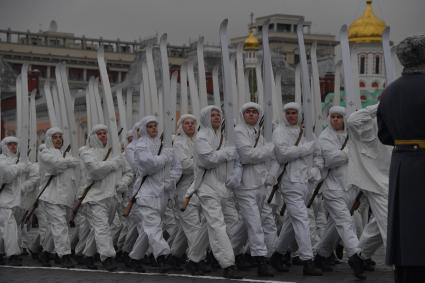 Москва. Участники торжественного марша, посвященного 78-й годовщине военного парада 1941 года, на Красной площади.