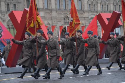 Москва. Участники торжественного марша, посвященного 78-й годовщине военного парада 1941 года, на Красной площади.