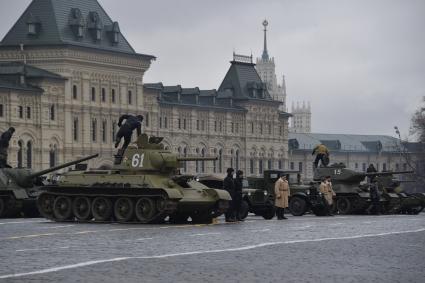 Москва. Участники торжественного марша, посвященного 78-й годовщине военного парада 1941 года, на Красной площади.