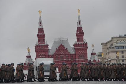 Москва. Участники торжественного марша, посвященного 78-й годовщине военного парада 1941 года, на Красной площади.