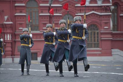 Москва. Участники торжественного марша, посвященного 78-й годовщине военного парада 1941 года, на Красной площади.